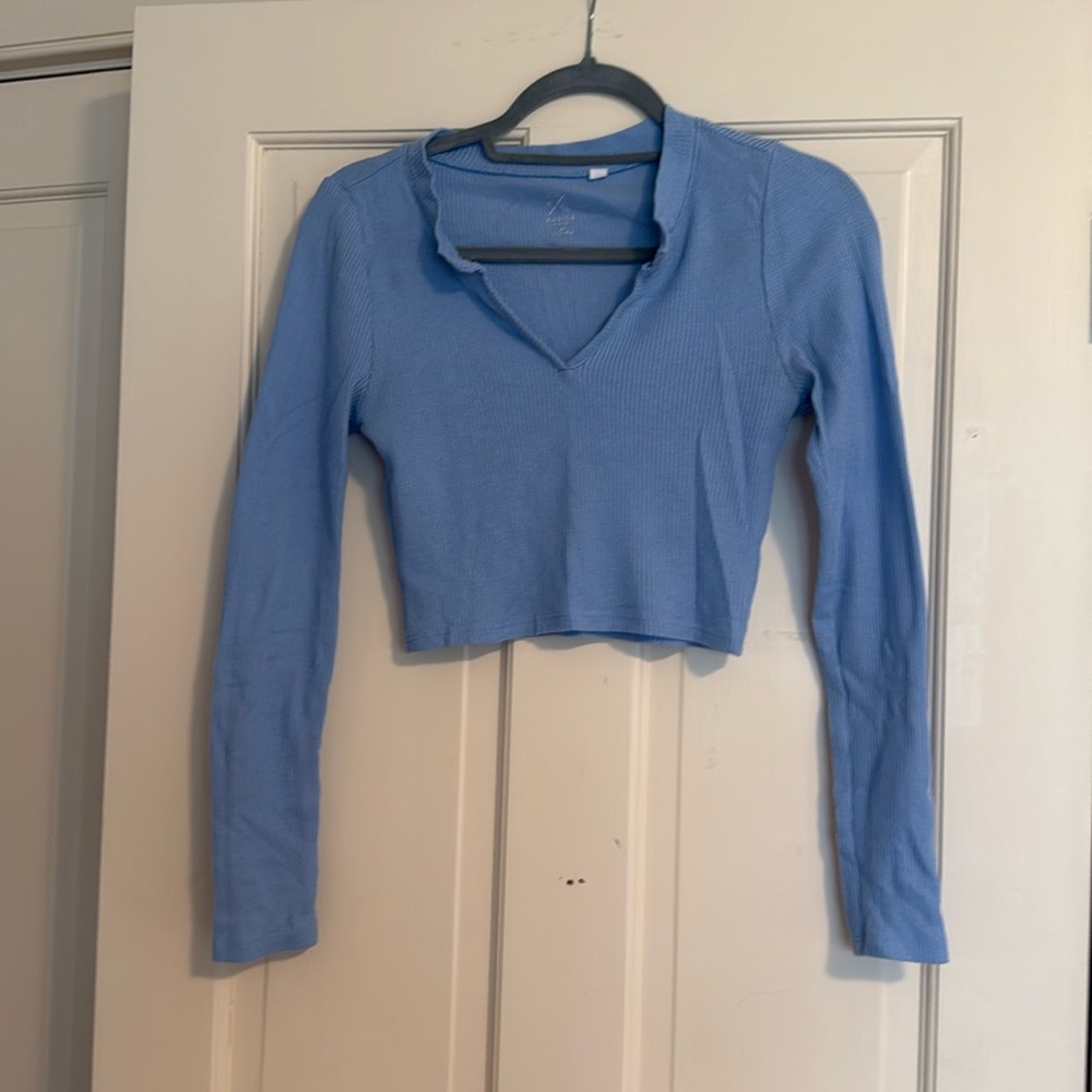 Pacsun Long sleeve blue v-neck waffle pattern cropped shirt (size:xs)